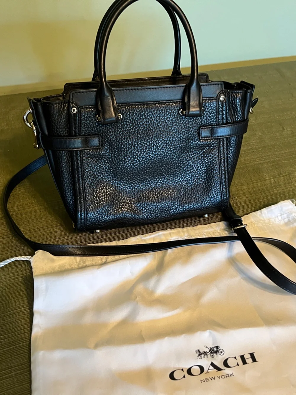 Coach Swagger 21 Carryall in Pebble Leather with Crossbody Strap and dust bag